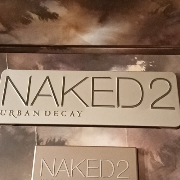 URBAN DECAY NAKED EYESHADOW VAULT - Picture 5 of 13